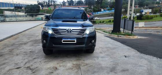 TOYOTA HILUX SW4 3.0 SRV 4X4 7 LUGARES 16V TURBO INTERCOOLER DIESEL 4P AUTOMÁTICO TOYOTA HILUX SW4 3.0 SRV 4X4 7 LUGARES 16V TURBO INTERCOOLER DIESEL 4P AUTOMÁTICO
